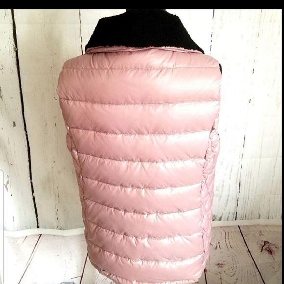 EUC UGG PINK PUFFER VEST - Picture 5 of 7